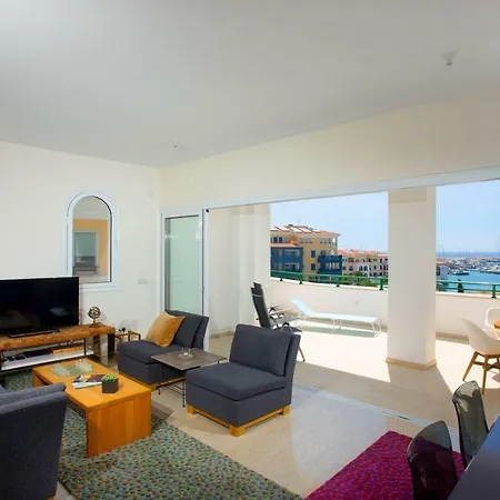 Luxury By The Sea Apartament *